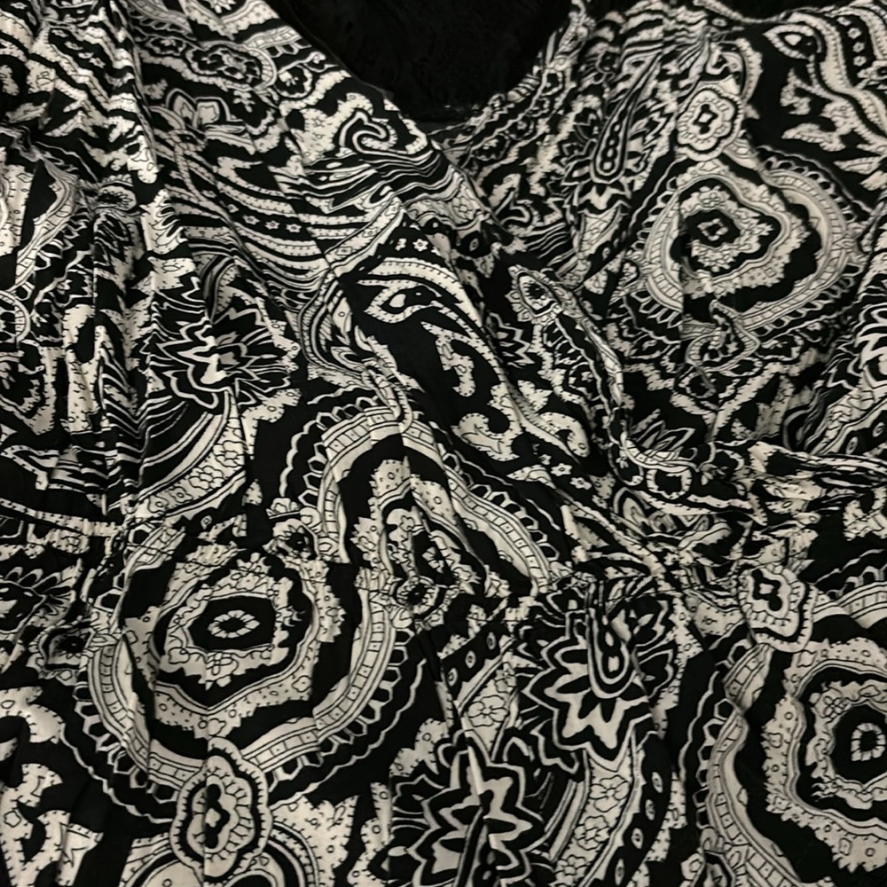 Charlotte Russe Black & White Lace Geometrical Romper Paisley Floral Print M